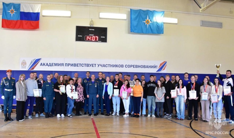 В-Академии-гражданской-защиты-МЧС-России-состоялись-соревнования-по-плаванию