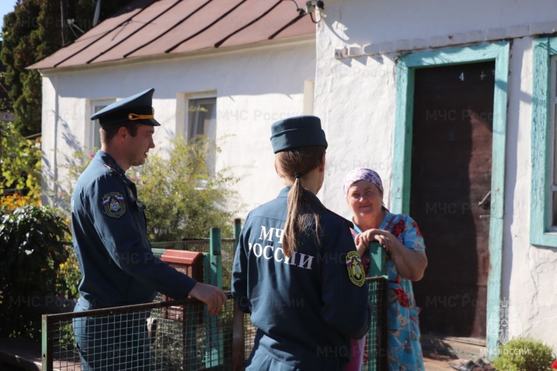 В-Орловской-области-инспекторы-госпожнадзора-провели-профилактический-рейд-в-жилом-секторе