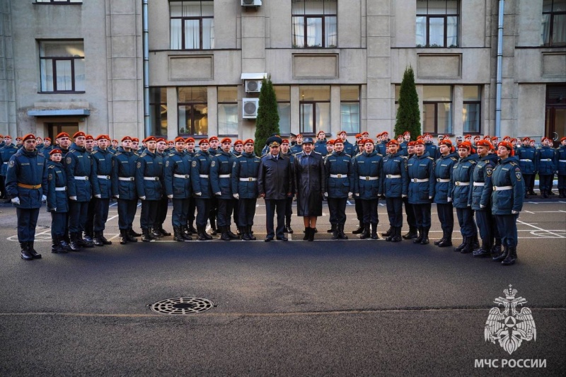 Курсанты,-кадеты-и-студенты-Санкт-Петербургского-университета-ГПС-МЧС-России-приняли-Присягу-и-дали-торжественную-Клятву