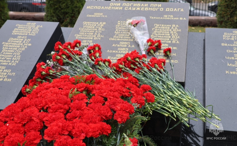 В-год-35-летия-МЧС-России-в-Нижнем-Новгороде-открыт-обновленный-мемориал-«Подвиг-пожарного»