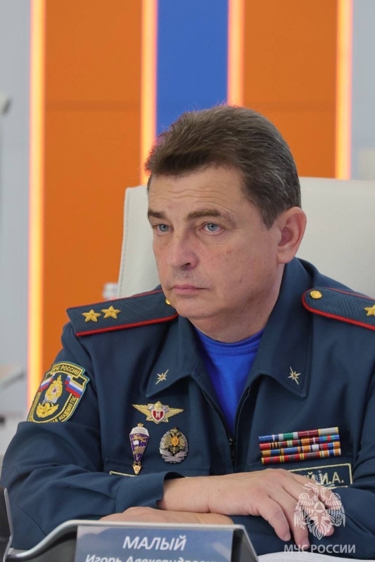 Глава-МЧС-России-представил-личному-составу-своего-нового-помощника
