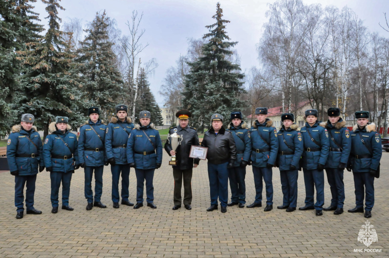 Парадный-расчет-Академии-гражданской-защиты-МЧС-России-признан-лучшим-на-Параде-в-честь-80-летия-Победы