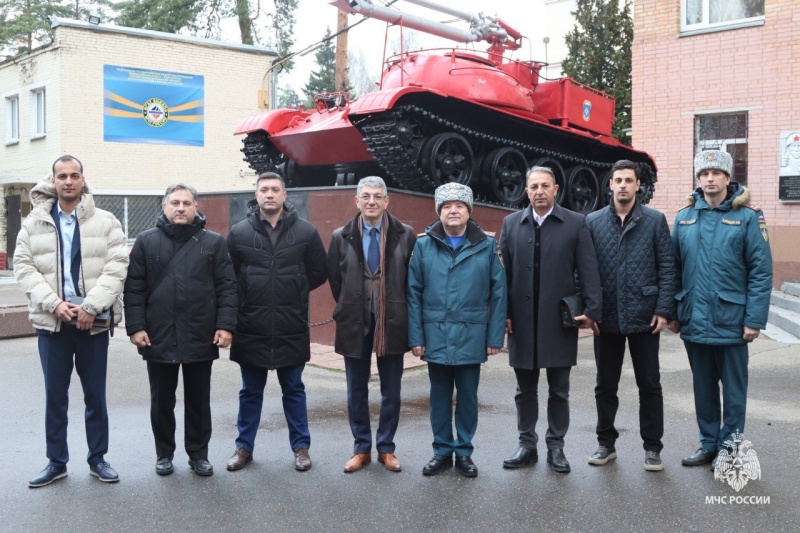 Делегация-специалистов-МЧС-Азербайджана-посетила-ВНИИПО-МЧС-России