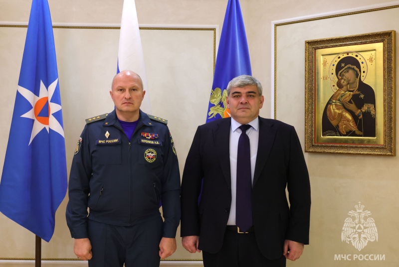 Главы-МЧС-России-и-Кабардино-Балкарской-Республики-обсудили-развитие-аварийно-спасательной-инфраструктуры,-обеспечивающей-безопасность-туристической-отрасли