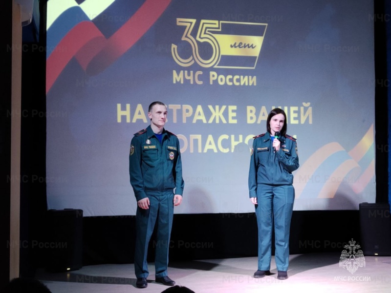 «На-линии-огня»:-в-Нижнем-Новгороде-открыли-фотовыставку-к-35-летию-МЧС-России