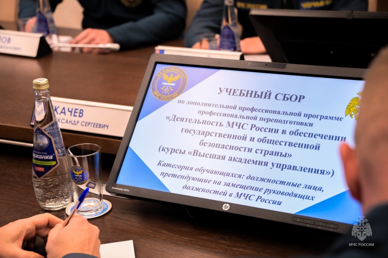 Заместитель-главы-МЧС-России-Вячеслав-Бутко-встретился-со-слушателями-АГПС-МЧС-России