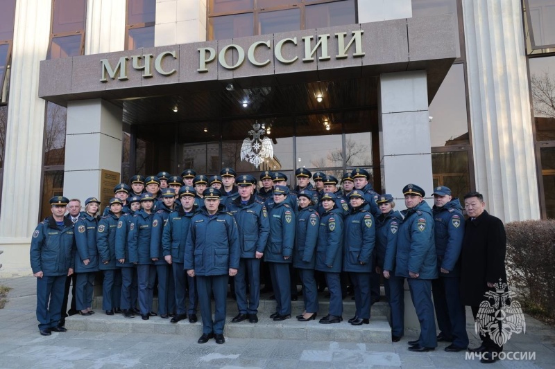 Александр-Куренков-проинспектировал-работу-Спецуправления-пожарной-охраны-МЧС-России-на-космодроме-Байконур-и-передал-три-единицы-новой-техники