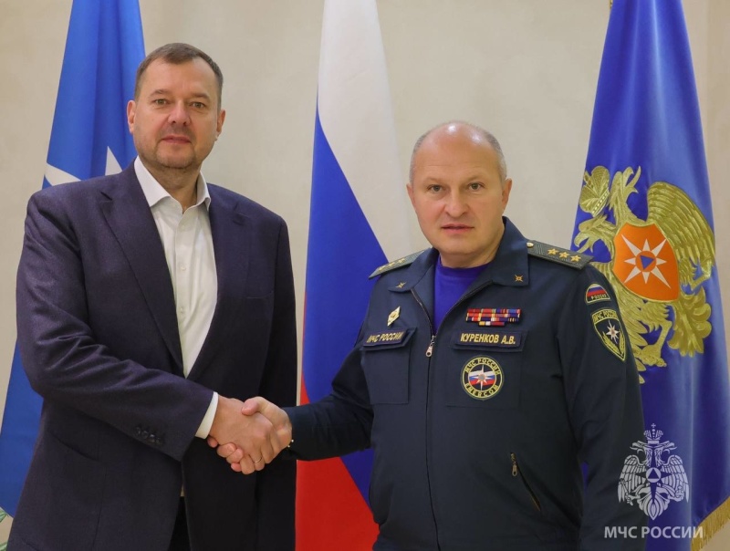 Главы-МЧС-России-и-Запорожской-области-обсудили-вопросы-повышения-безопасности-личного-состава-оперативных-служб