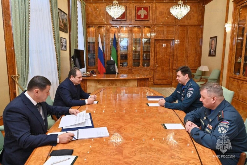 Заместитель-главы-МЧС-России-Роман-Курынин-с-рабочей-поездкой-в-Республике-Коми