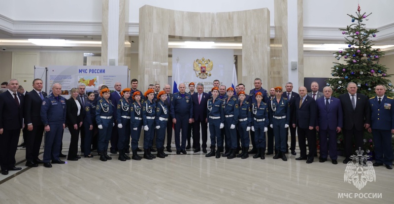 В-Совете-Федерации-организована-выставка-к-35-летию-МЧС-России