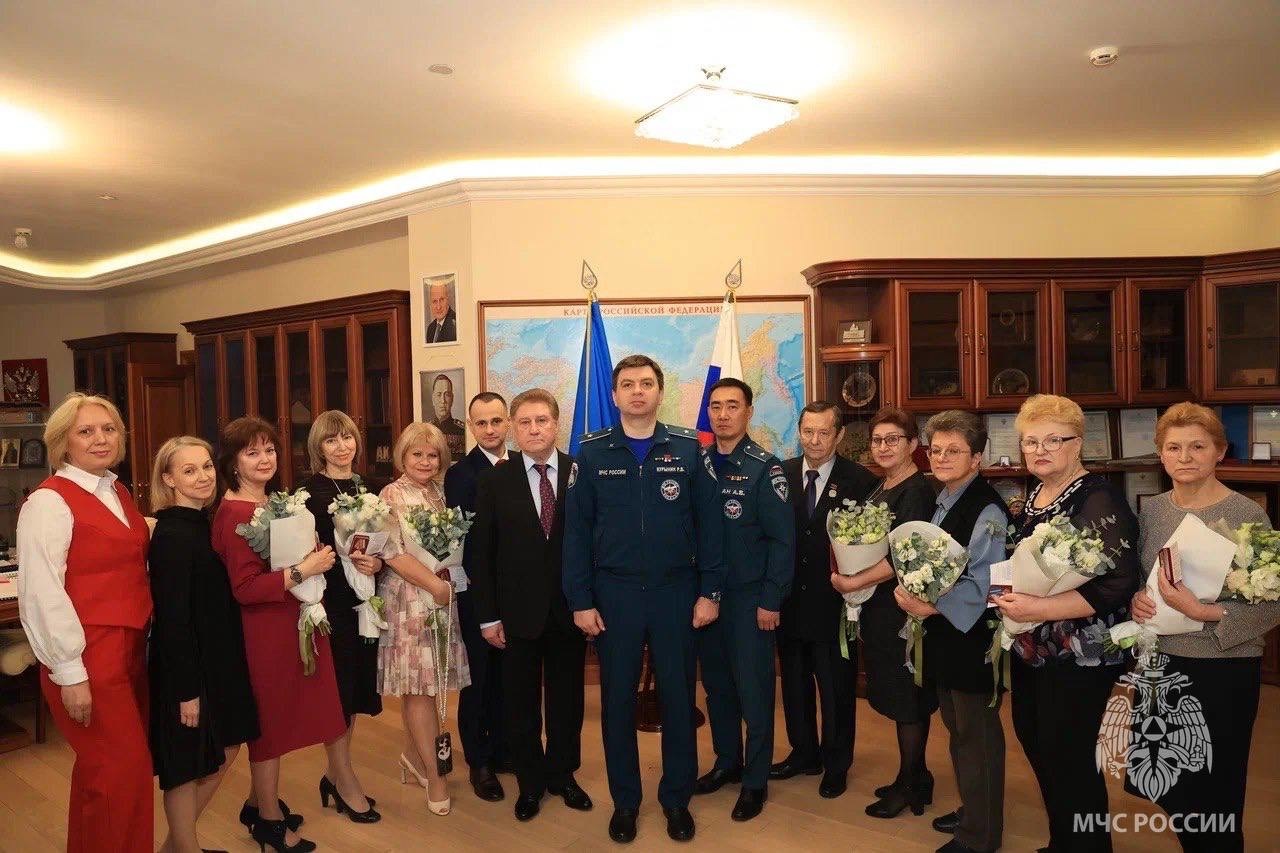 Бережем-тех,-кто-бережет-нас:-72-я-Центральная-поликлиника-МЧС-России-отмечает-юбилей-вместе-с-ведомством