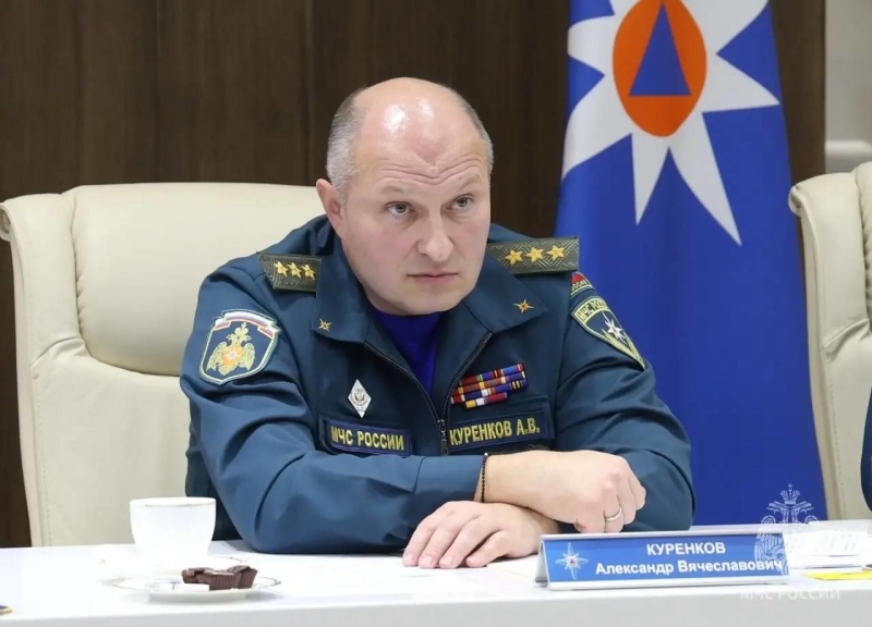 Глава-МЧС-России-Александр-Куренков-встретился-с-представителями-СМИ