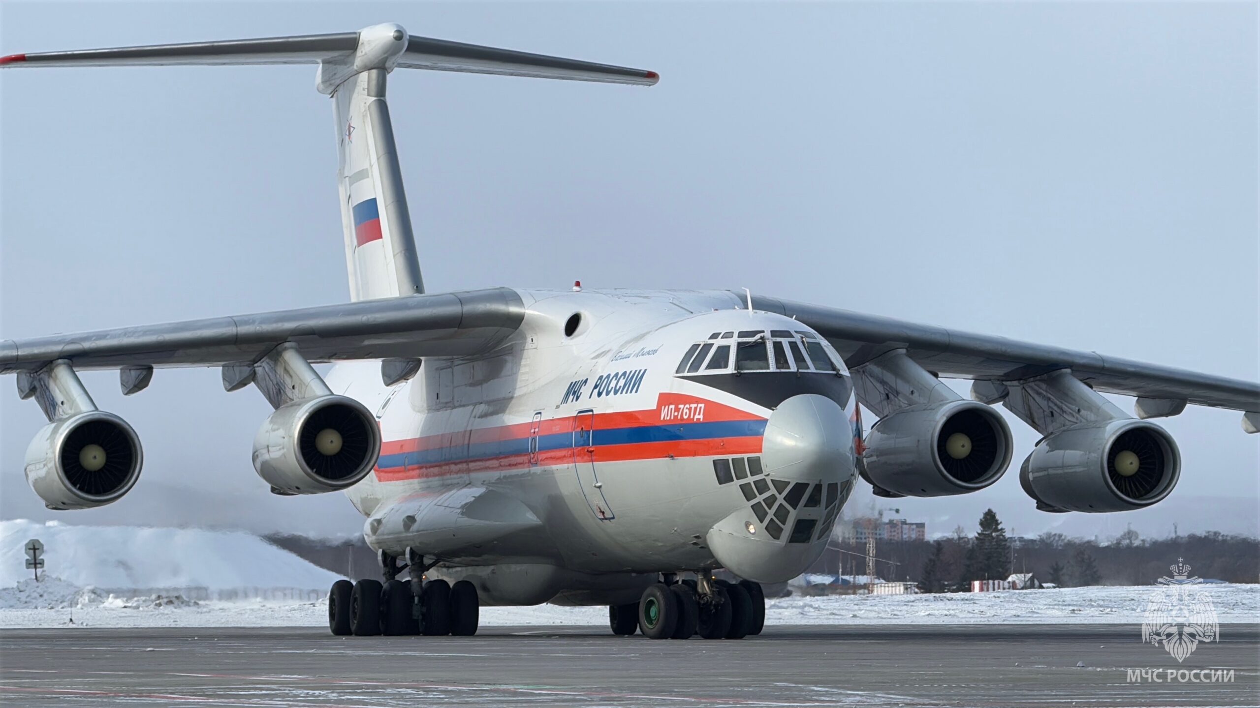 На-Камчатку-самолет-Ил-76-МЧС-России-доставит-спецтехнику