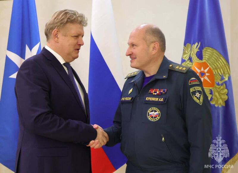 Глава-МЧС-России-и-Полномочный-представитель-Президента-Российской-Федерации-в-Сибирском-федеральном-округе-обсудили-вопросы-готовности-к-природным-и-техногенным-рискам