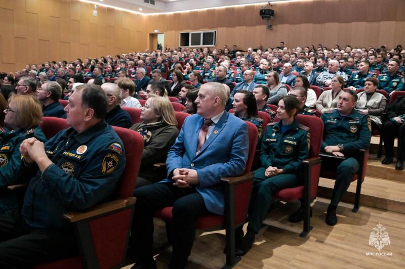 Боевой-офицер,-эффективный-руководитель-и-педагог:-личному-составу-АГПС-МЧС-России-представили-нового-начальника