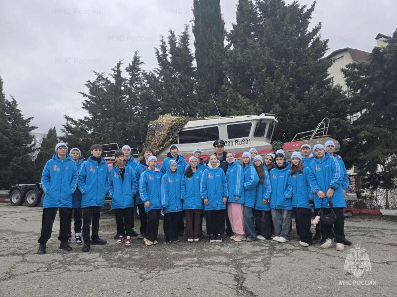 Безопасность-в-«Артеке»:-обучение-и-практика-для-юных-спасателей
