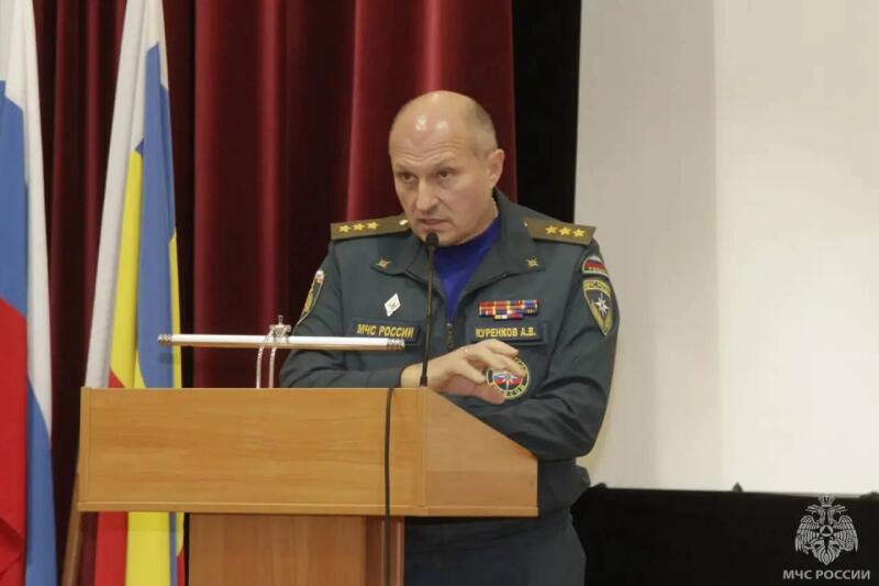 Александр-Куренков-представил-личному-составу-начальника-Донского-МЧС