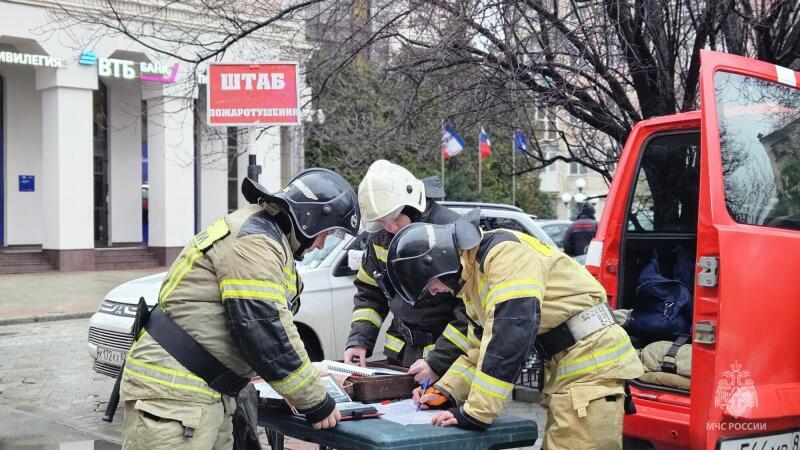 В-Симферополе-сотрудники-МЧС-России-провели-пожарно-тактическое-учение-в-Русском-драматическом-театре