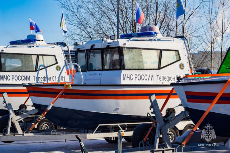 Госинспекторы-по-маломерным-судам-МЧС-России-в-ХМАО-получили-новую-технику