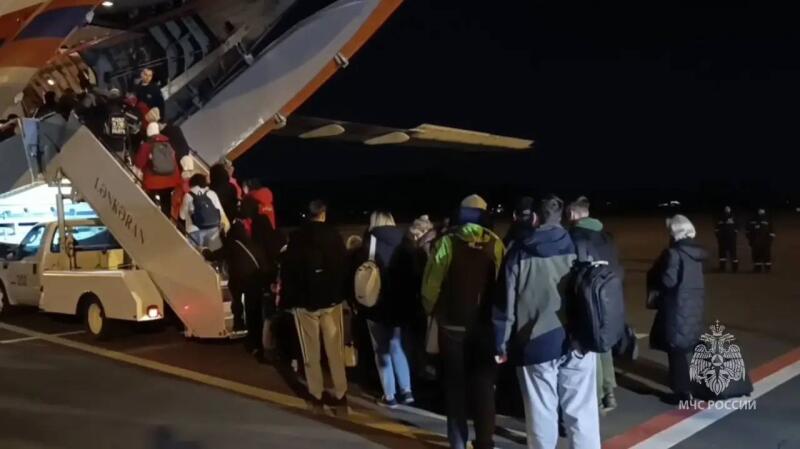 Посольство-РФ-в-Иране-поблагодарило-российских-спасателей-в-организации-вывозного-рейса