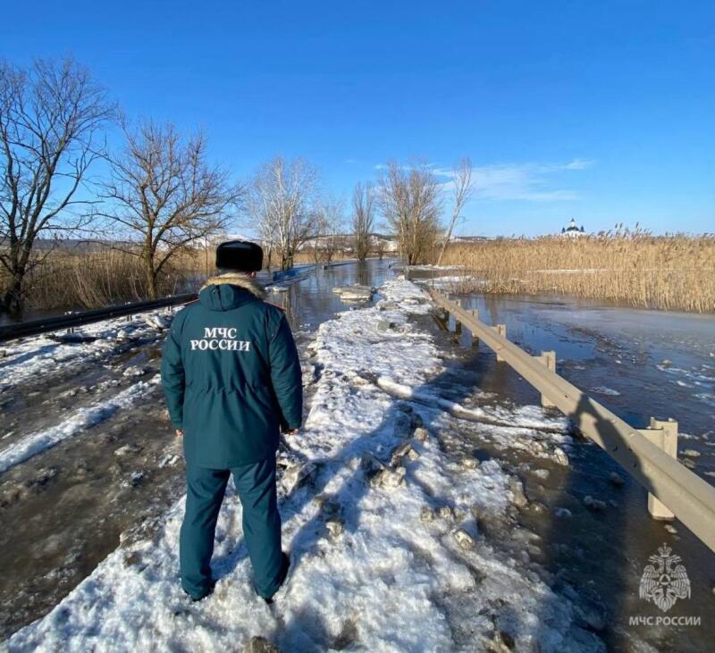 В-регионах-начались-превентивные-мероприятия-по-ослаблению-прочности-льда-перед-весенним-половодьем