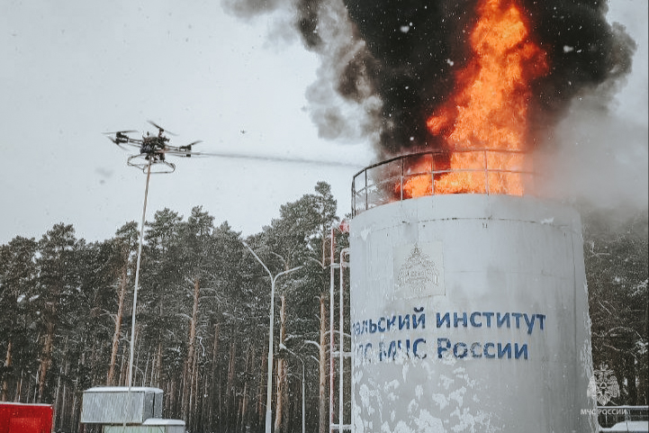 Огнеборцы-и-обучающиеся-Уральского-института-МЧС-России-тренировались-ликвидировать-условные-пожары