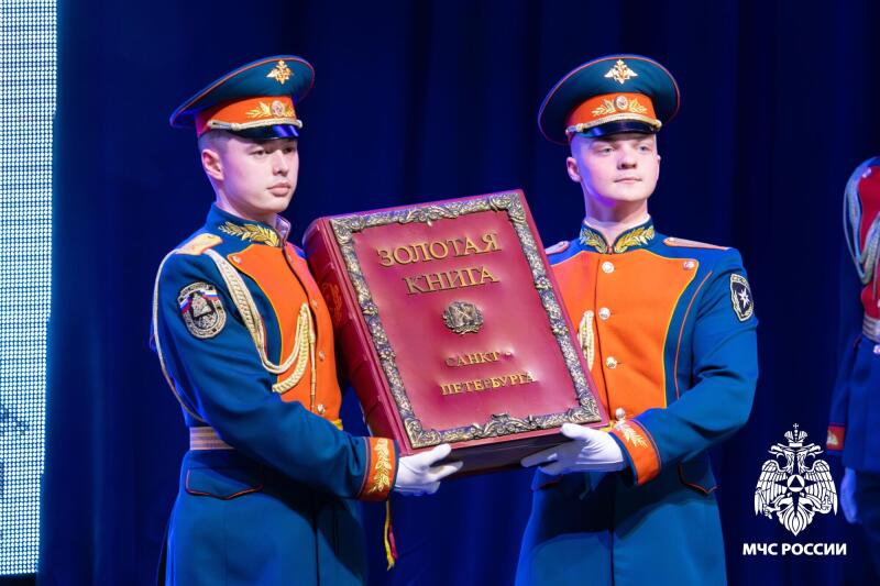 Имя-Героя-России-Евгения-Зиничева-навечно-занесено-в-Золотую-Книгу-Санкт-Петербурга