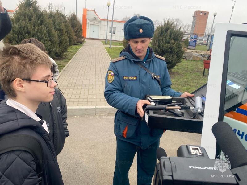 Как-действовать-в-случае-ЧП-рассказали-ростовским-школьникам