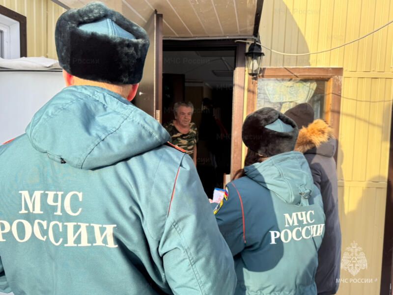 В-Ханты-Мансийском-АО-сотрудники-МЧС-России-усилили-профилактическую-работу-с-многодетными-семьями