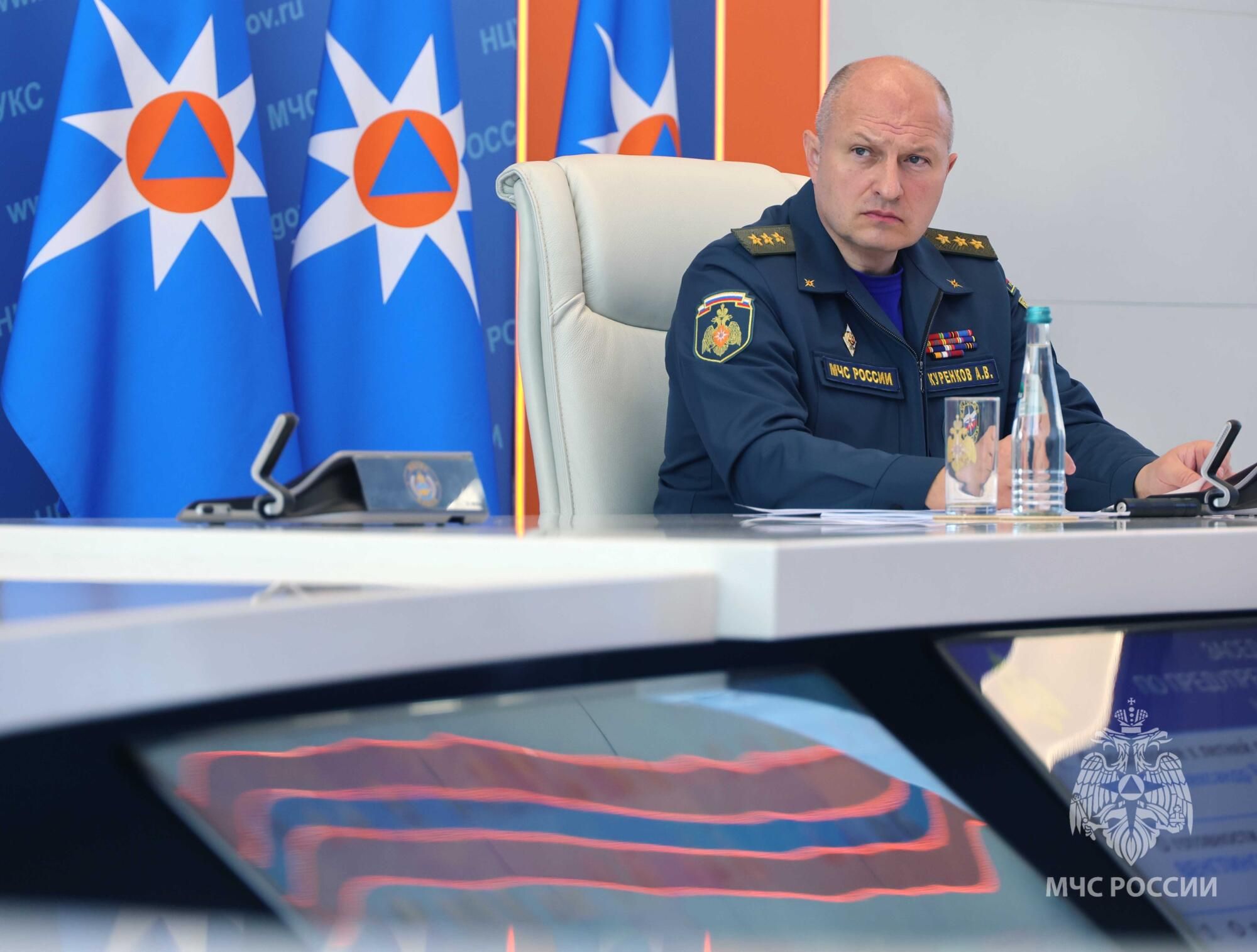 В-МЧС-России-обсудили-вопросы-безопасности-в-периоды-летней-оздоровительной-кампании-и-пожарной-опасности