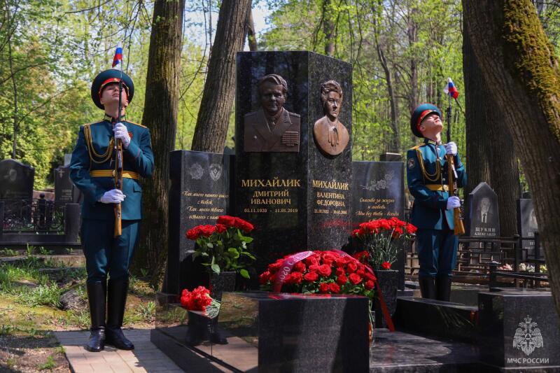 В-Академии-гражданской-защиты-МЧС-России-почтили-память-генерал-лейтенанта-Дмитрия-Ивановича-Михайлика