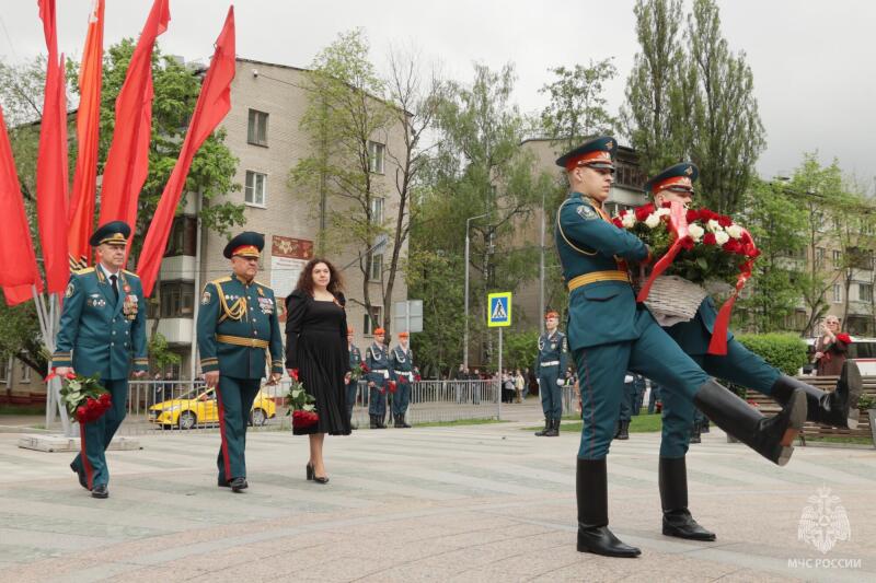 Руководство-и-сотрудники-МЧС-России-отдали-дань-памяти-воинам,-погибшим-в-Великой-Отечественной-войне