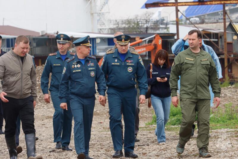 Глава-МЧС-России-Александр-Куренков-проконтролировал-ход-ликвидации-ЧС-в-Туапсе