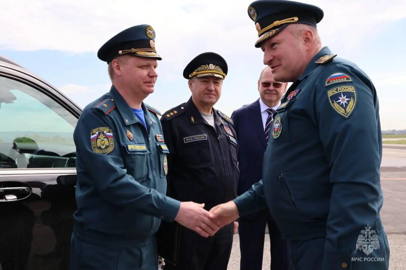 Александр-Куренков-передал-новую-технику-пензенским-спасателям-и-наградил-личный-состав
