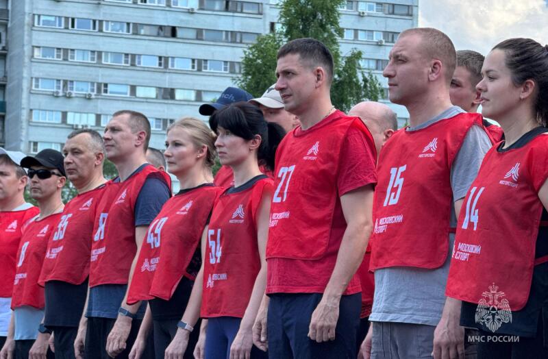 Сотрудники-МЧС-России-готовы-к-труду-и-обороне