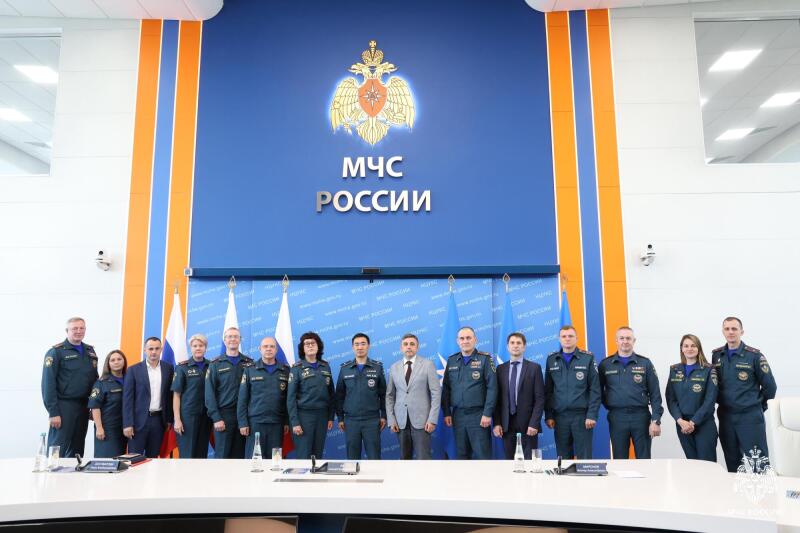 Заместитель-главы-МЧС-России-Роман-Курынин-дал-старт-двухдневному-Учебно-методическому-сбору-медицинских-специалистов-ведомства