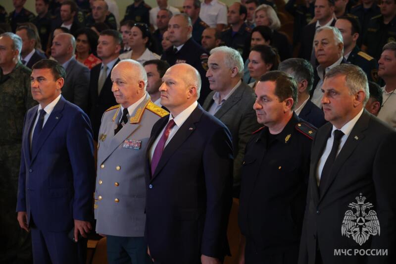 Глава-МЧС-России-Александр-Куренков-поздравил-абхазских-коллег-с-20-летием-ведомства