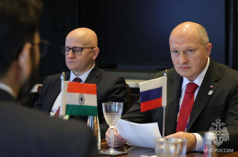 Глава-МЧС-России-Александр-Куренков-и-Главный-секретарь-офиса-Премьер-министра-Республики-Индия-доктор-Мишра-Прамод-Кумар-обсудили-вопросы-сотрудничества