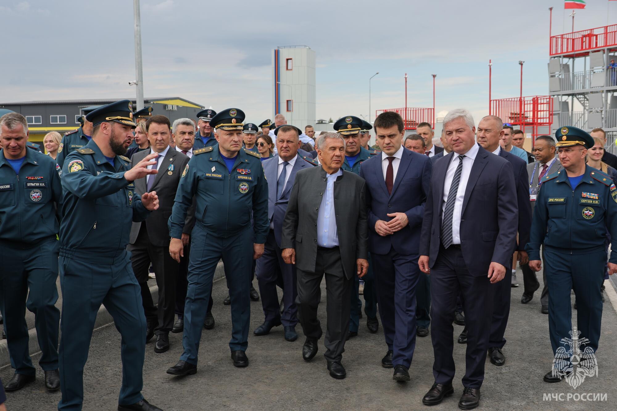 Главы-МЧС-России-и-Республики-Татарстан-открыли-новые-объекты-пожарно-спасательной-инфраструктуры-в-Казани