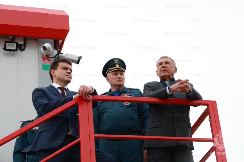 Александр-Куренков-и-Рустам-Минниханов-оценили-возможности-нового-учебно-тренировочного-центра-в-Казани