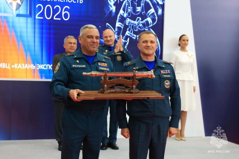 Александр-Куренков-и-Рустам-Минниханов-дали-старт-пожарной-эстафете-в-честь-празднования-380-годовщины-пожарной-охраны-России