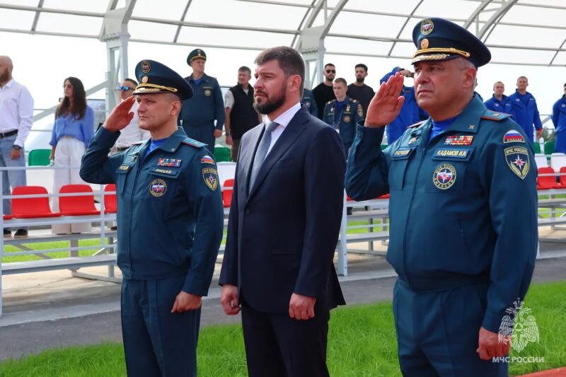 На-полях-салона-«Комплексная-безопасность»-соревновались-звенья-газодымозащитной-службы