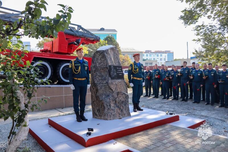 На-Сахалине-открыли-мемориал-погибшим-при-исполнении-служебного-долга-пожарным