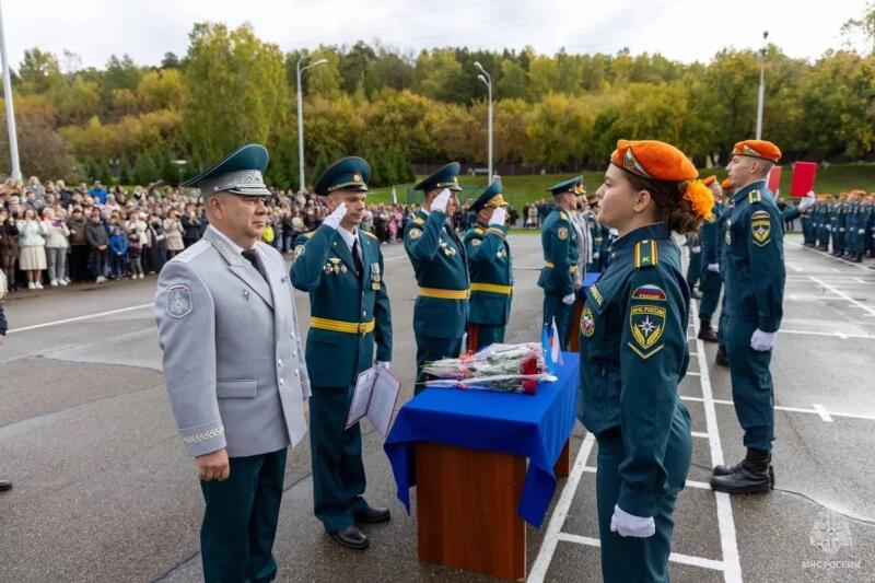 «Слову-верны!»:-первокурсники-Сибирской-академии-МЧС-России-присягнули-на-верность-профессии