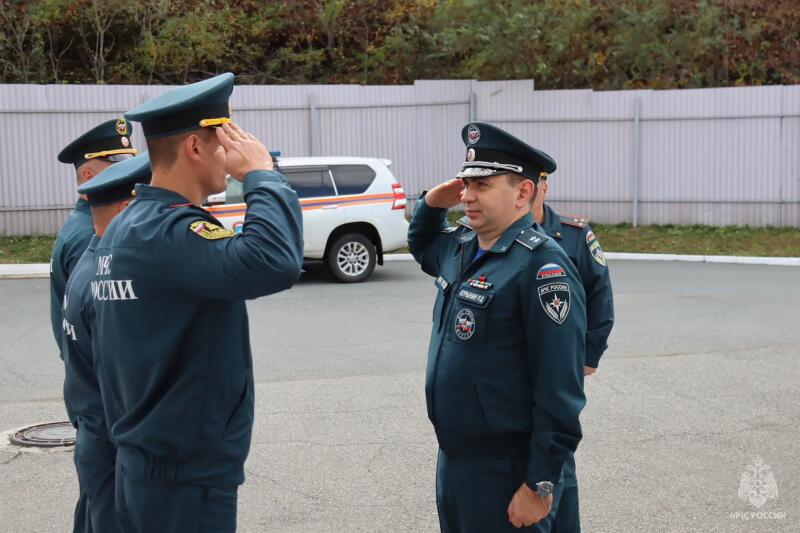 Делегация-МЧС-России-с-рабочей-поездкой-на-Дальнем-Востоке