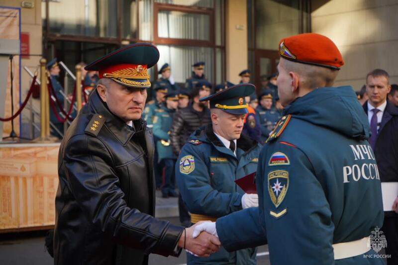 Первокурсники-Санкт-Петербургского-университета-ГПС-МЧС-России-приняли-присягу