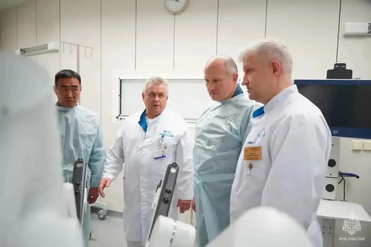 Операционная-с-роботизированной-системой-открылась-во-ВЦЭРМ-МЧС-России