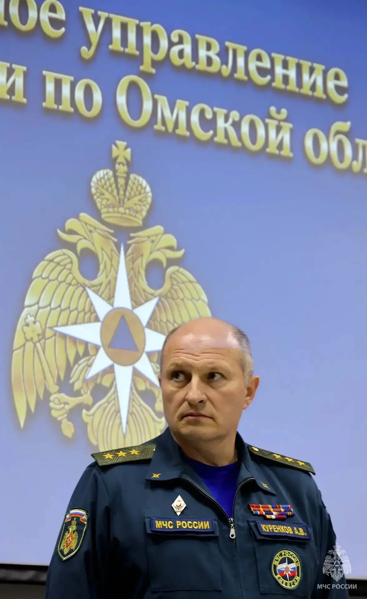 Александр-Куренков-вручил-награды-омским-спасателям